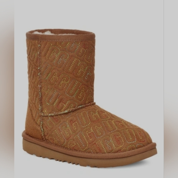 UGG Kids' Classic II Graphic Stitch Short Boot SZ 5 - Picture 1 of 10